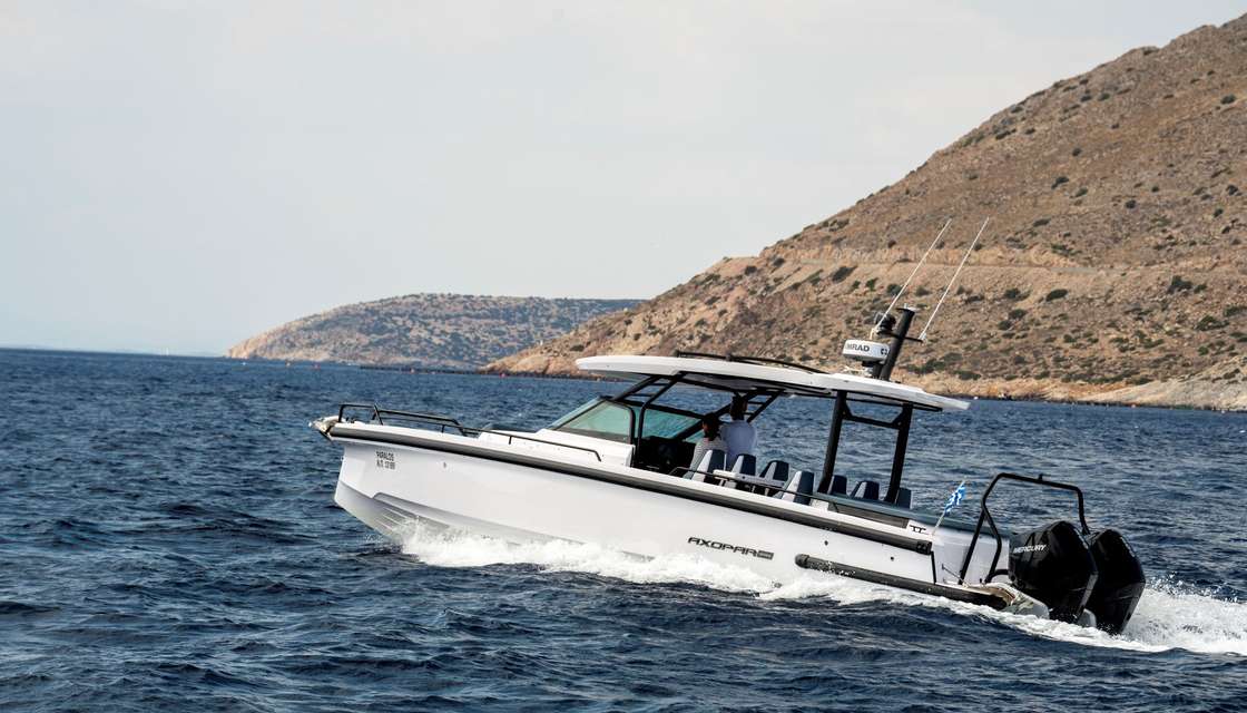 Axopar 37 XC Cross Cabin