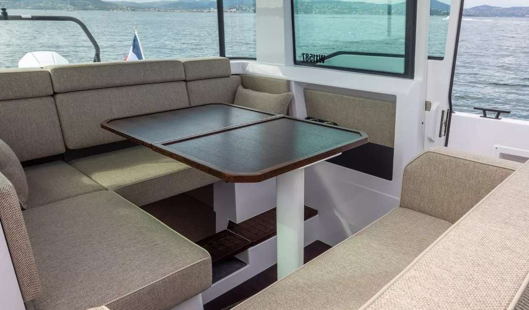 Axopar 37 XC Cross Cabin