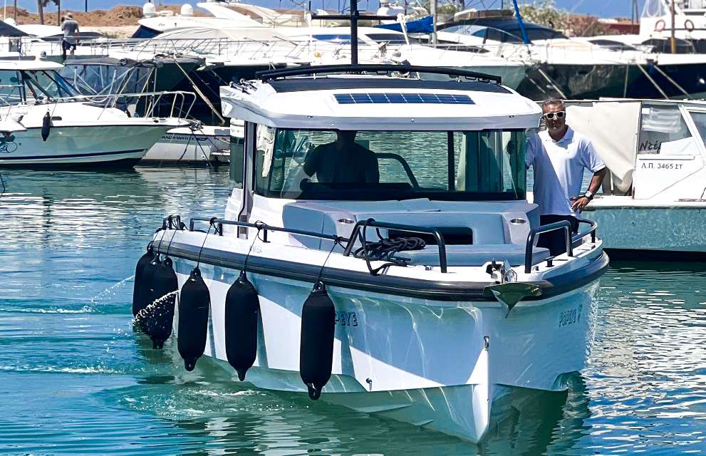 Axopar 37 XC Cross Cabin