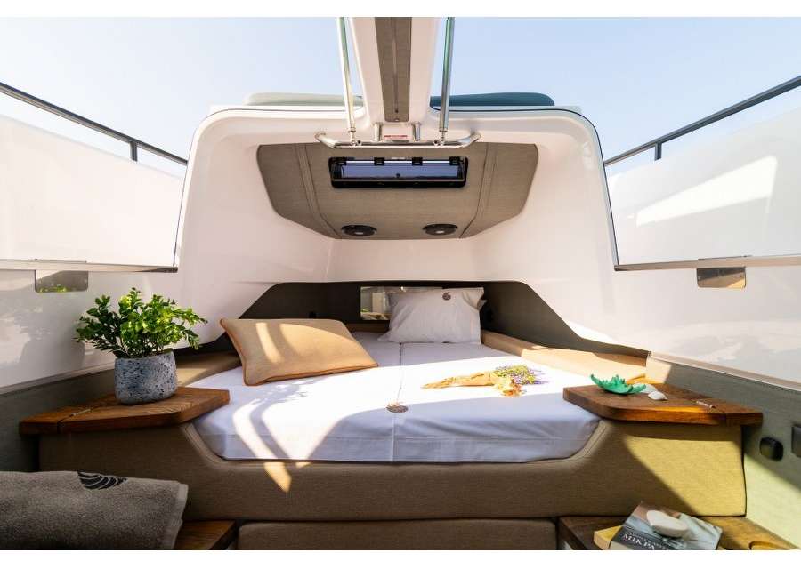 Axopar 37 XC Cross Cabin