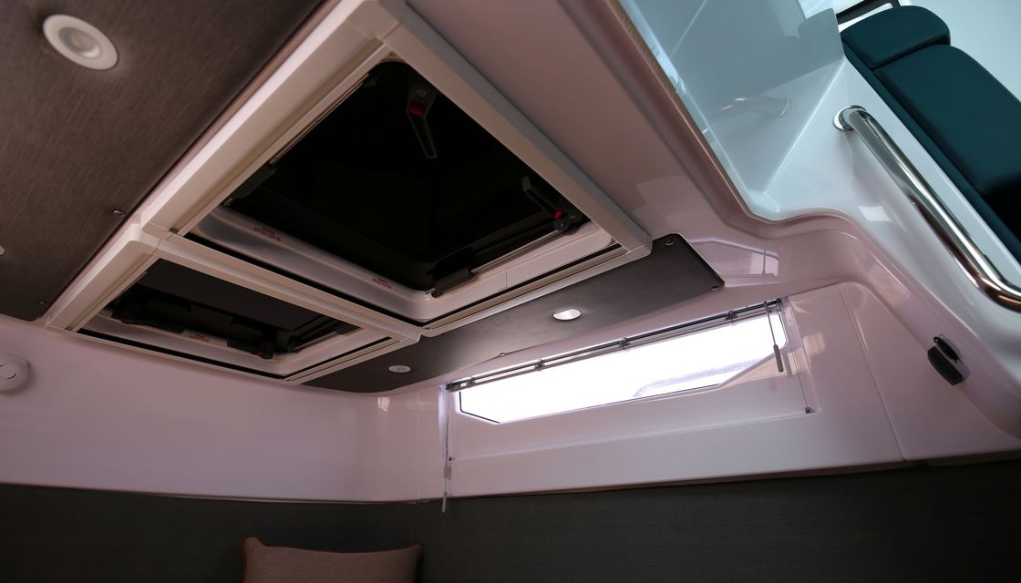 Axopar 37 XC Cross Cabin