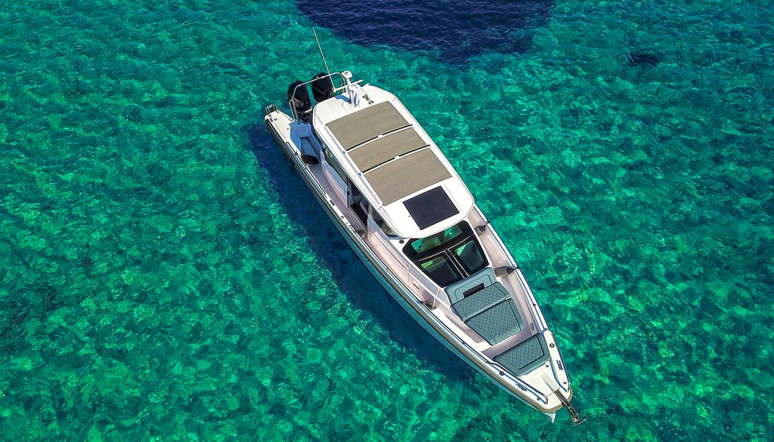 Axopar 37 XC Cross Cabin