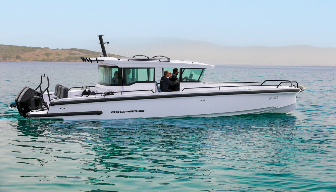 Axopar 37 XC Cross Cabin