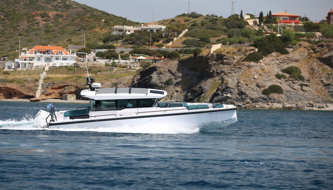 Axopar 37 XC Cross Cabin
