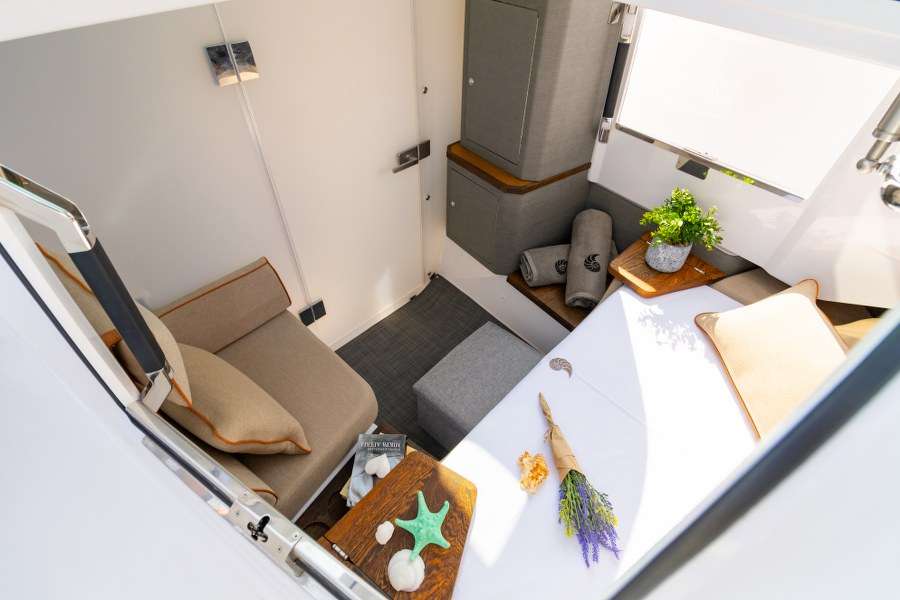 Axopar 37 XC Cross Cabin