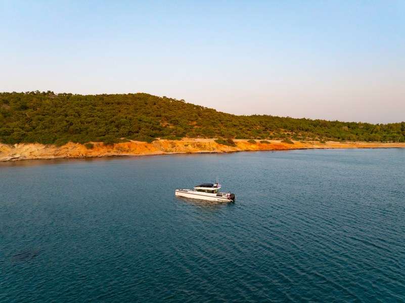 Axopar 37 XC Cross Cabin