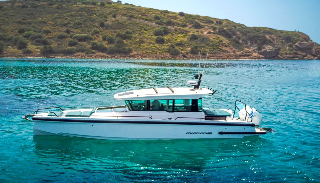 Axopar 37 XC Cross Cabin