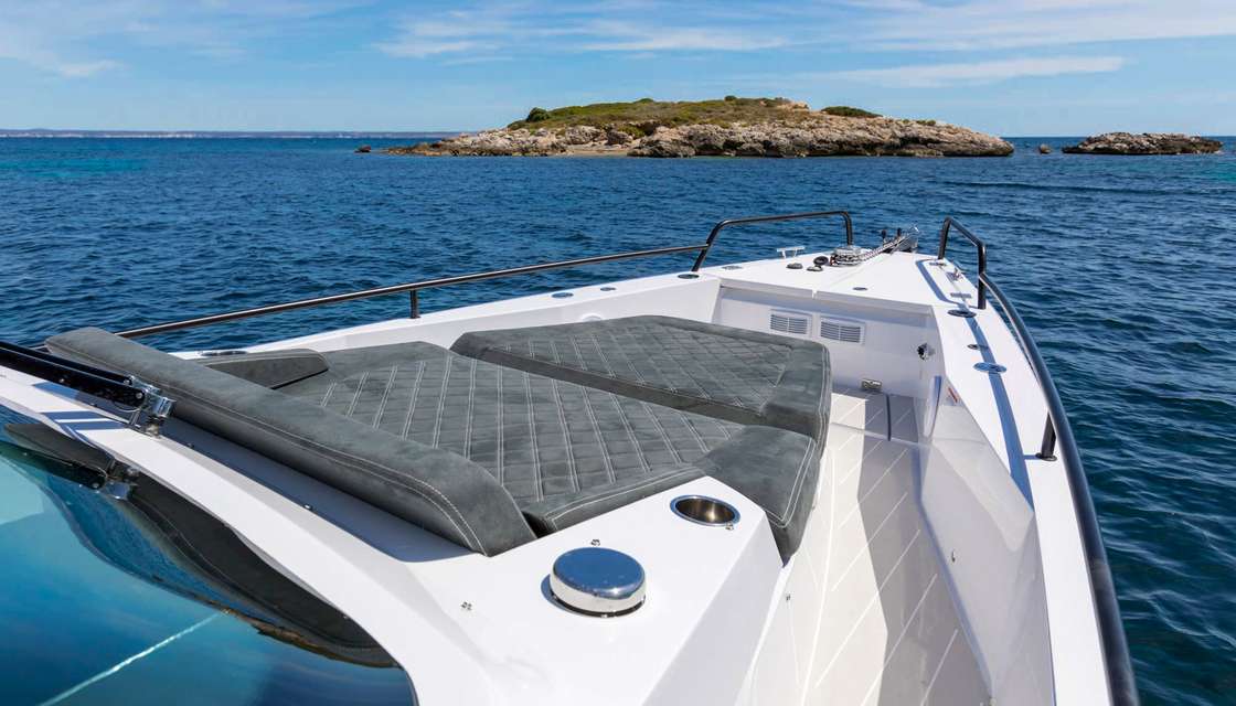 Axopar 37 XC Cross Cabin