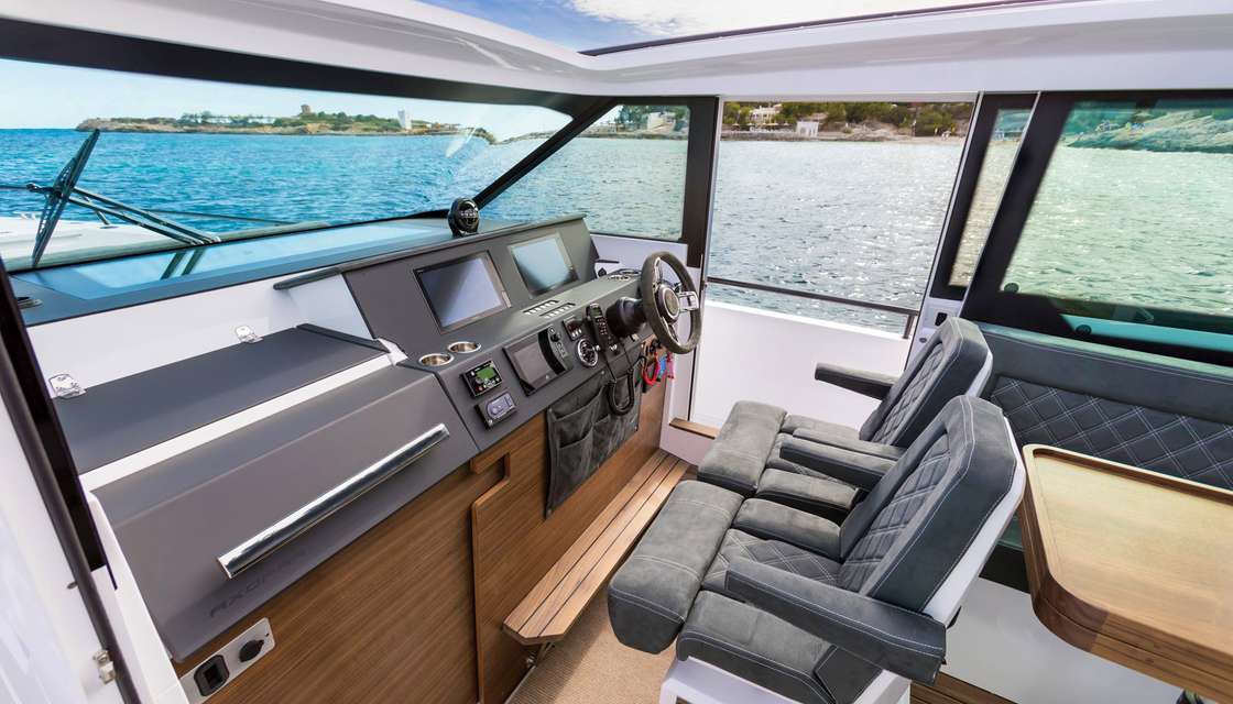 Axopar 37 XC Cross Cabin