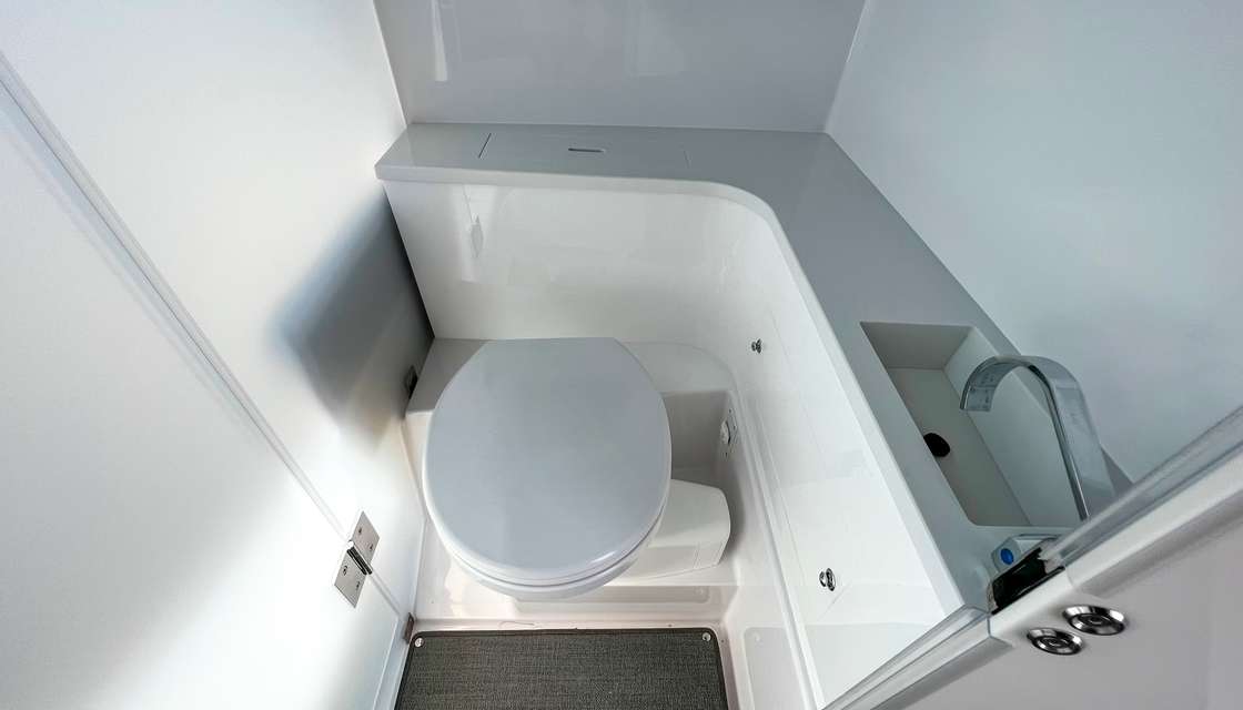 Axopar 37 XC Cross Cabin
