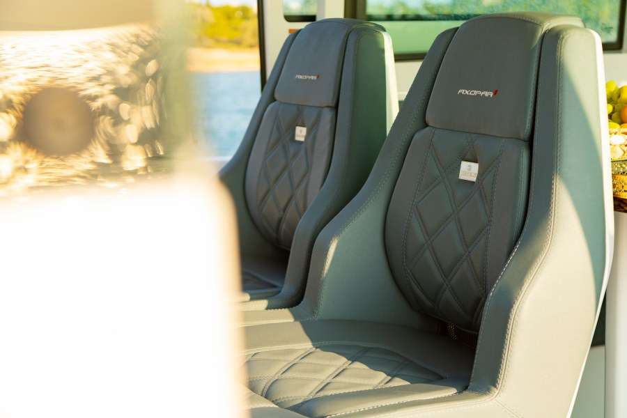 Axopar 37 XC Cross Cabin