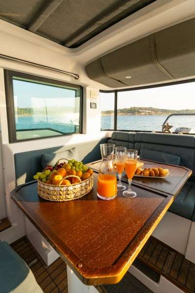 Axopar 37 XC Cross Cabin