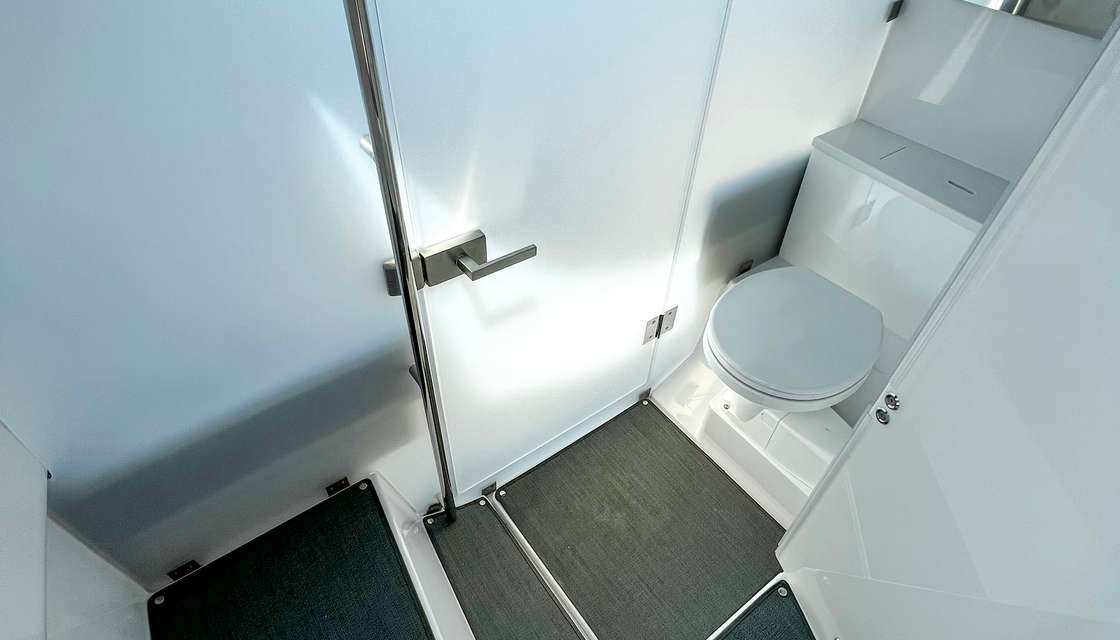 Axopar 37 XC Cross Cabin