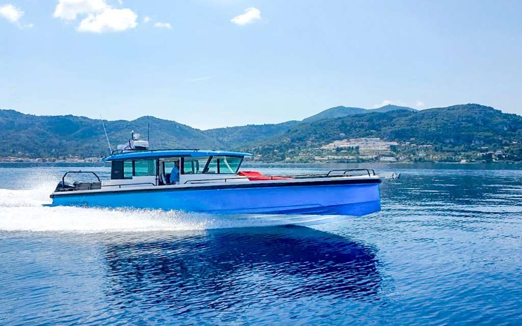 Axopar 37 XC Cross Cabin
