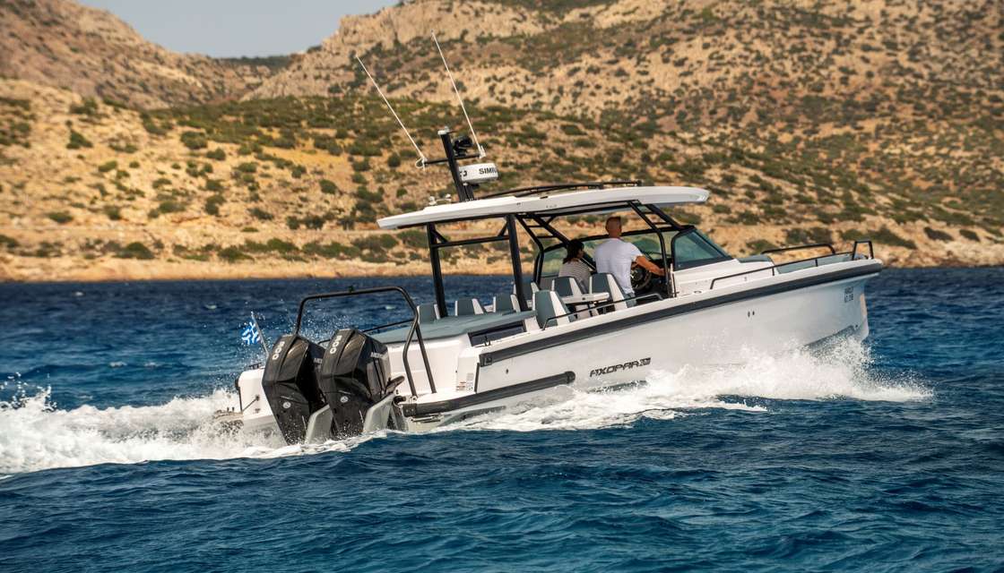 Axopar 37 XC Cross Cabin