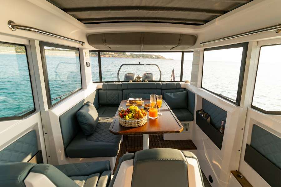 Axopar 37 XC Cross Cabin