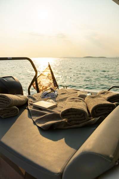 Axopar 37 XC Cross Cabin