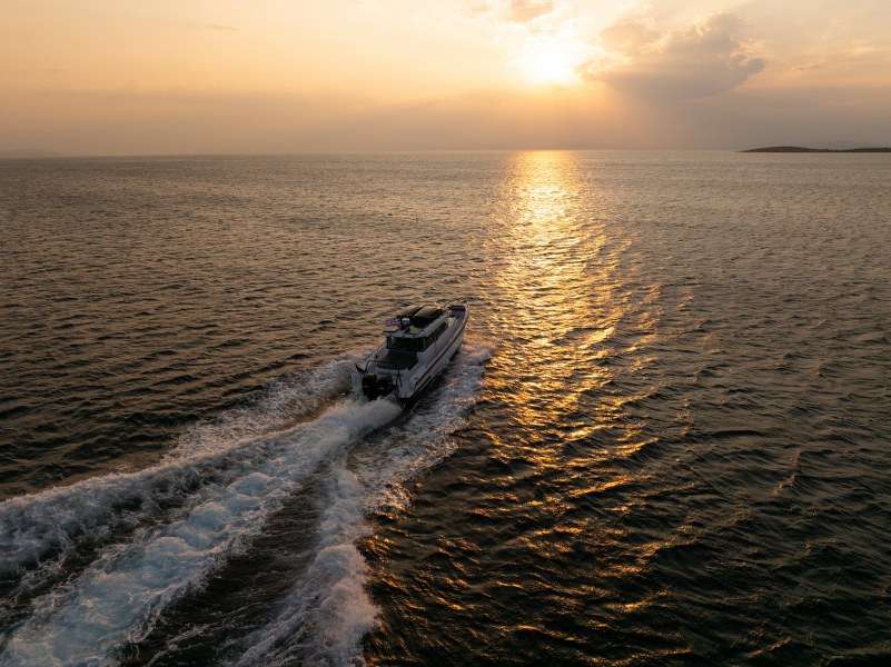 Axopar 37 XC Cross Cabin