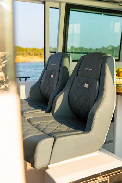 Axopar 37 XC Cross Cabin