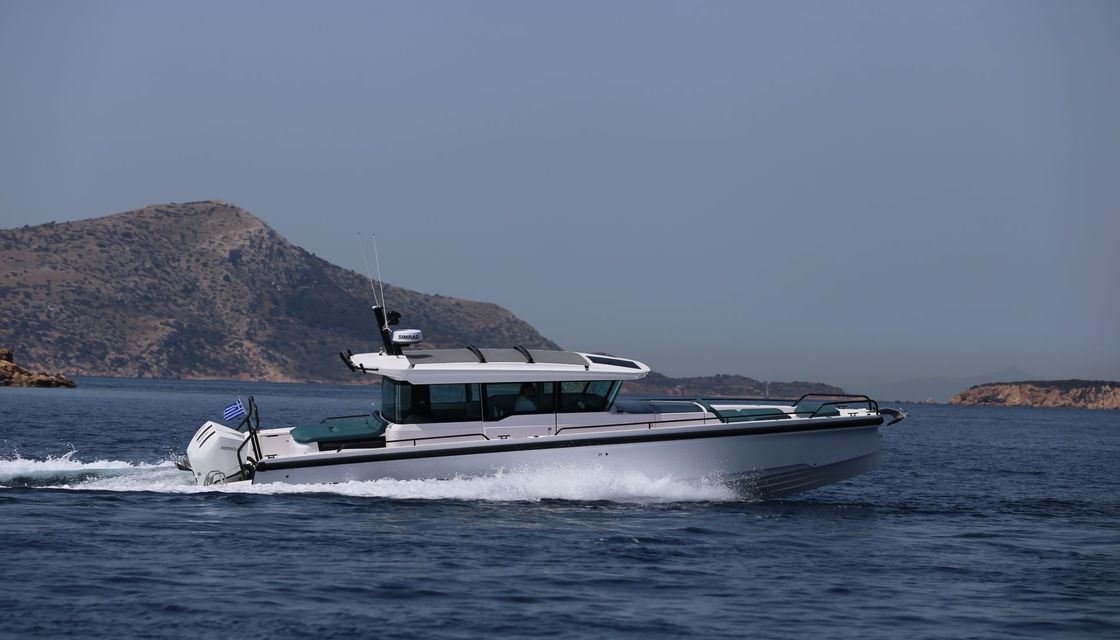 Axopar 37 XC Cross Cabin