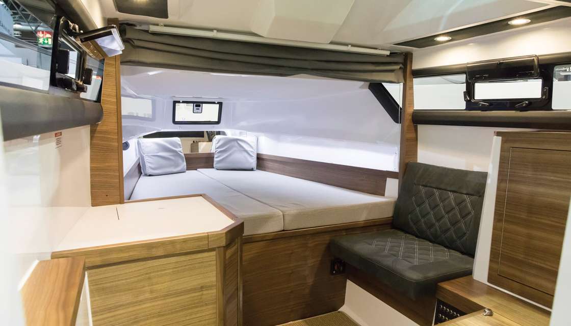 Axopar 37 XC Cross Cabin