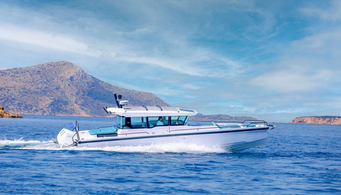 Axopar 37 XC Cross Cabin