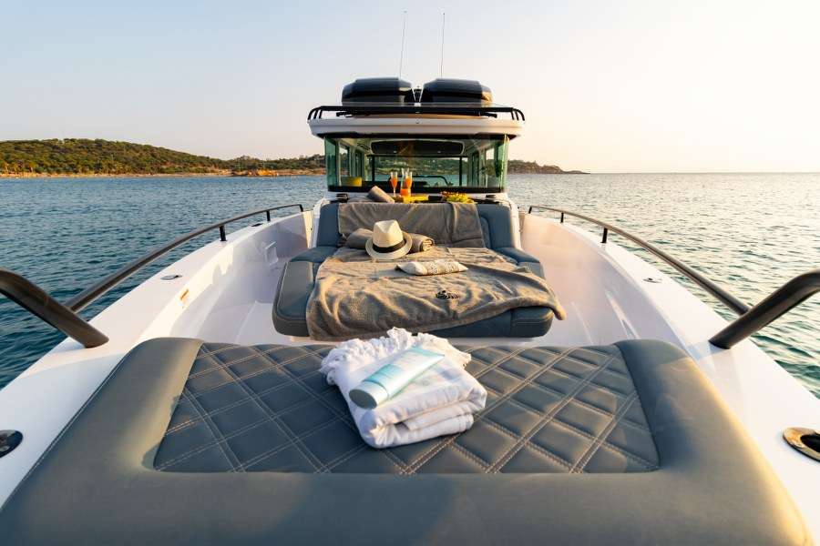 Axopar 37 XC Cross Cabin