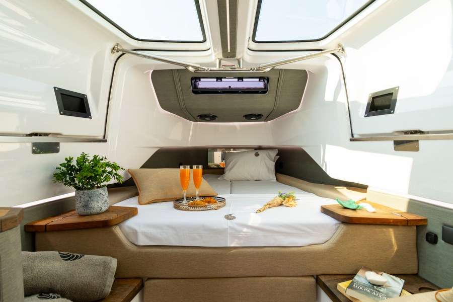 Axopar 37 XC Cross Cabin