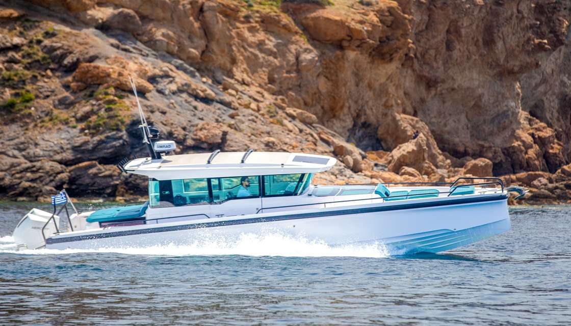 Axopar 37 XC Cross Cabin
