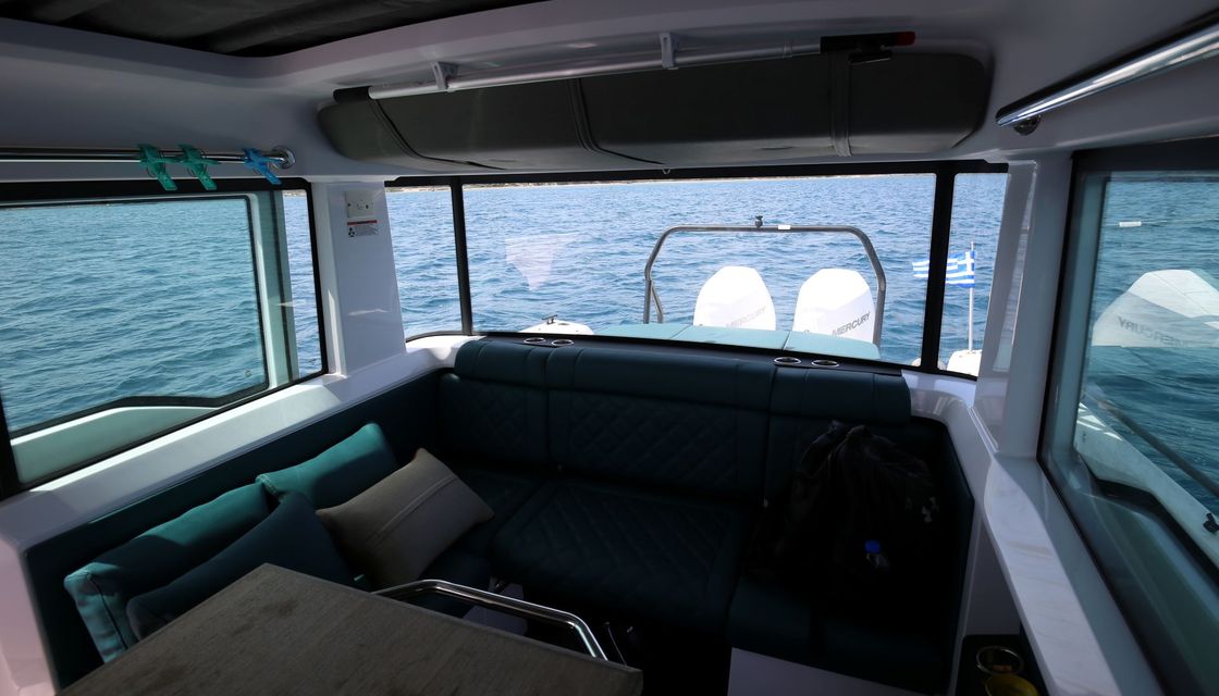 Axopar 37 XC Cross Cabin