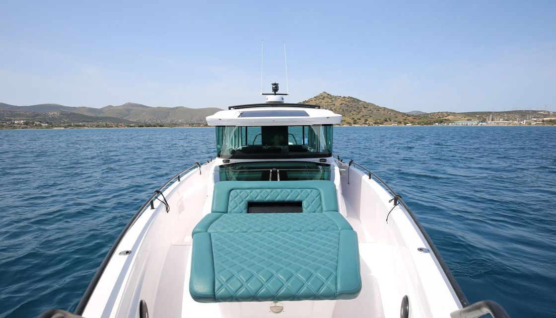 Axopar 37 XC Cross Cabin