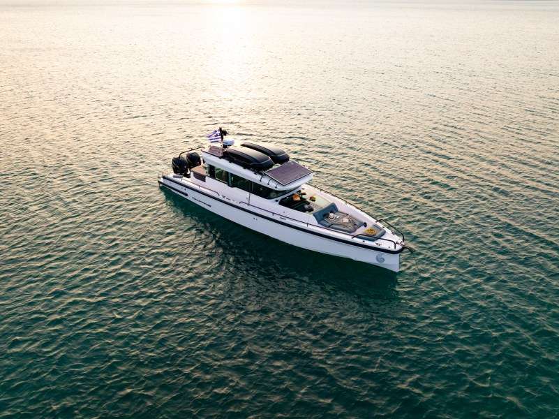 Axopar 37 XC Cross Cabin