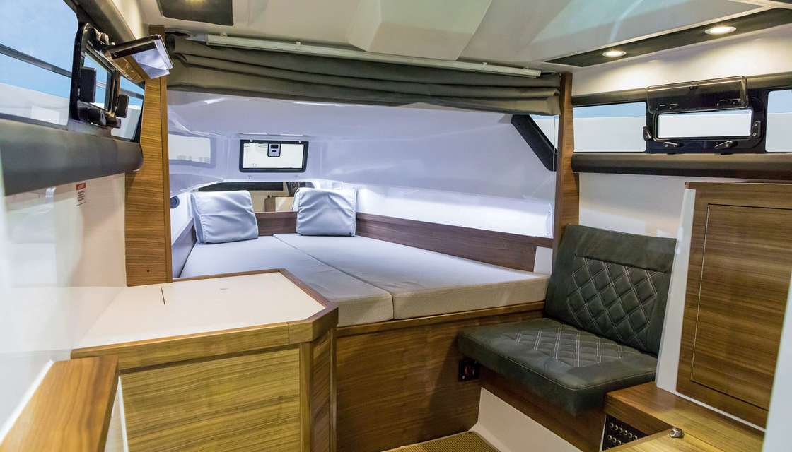 Axopar 37 XC Cross Cabin