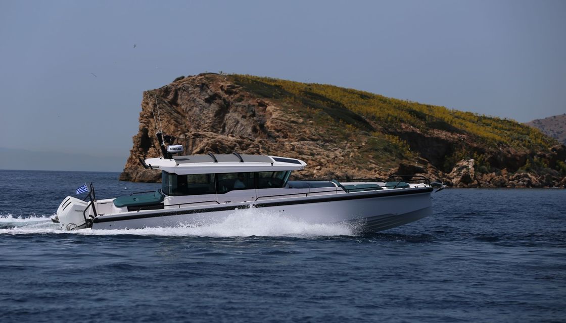 Axopar 37 XC Cross Cabin