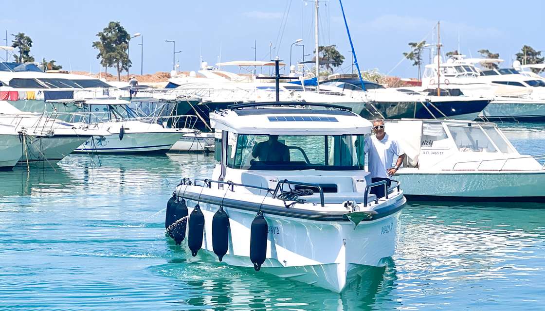 Axopar 37 XC Cross Cabin