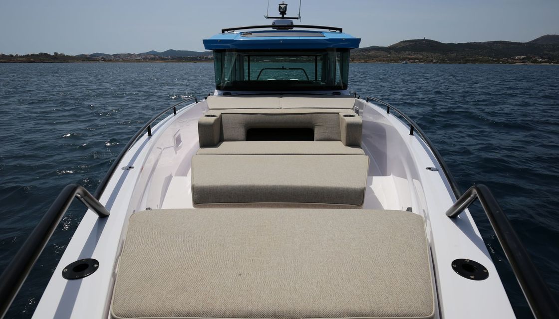 Axopar 37 XC Cross Cabin