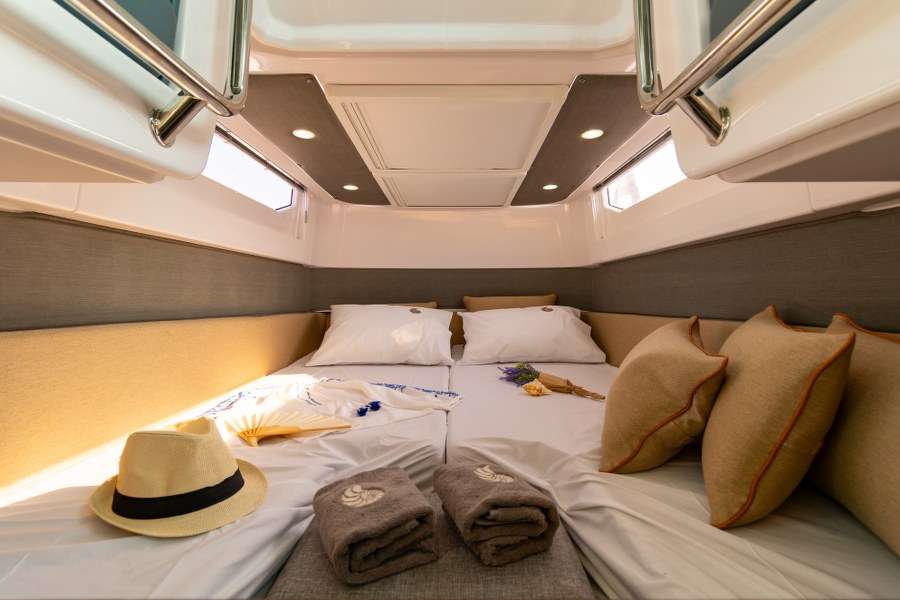 Axopar 37 XC Cross Cabin