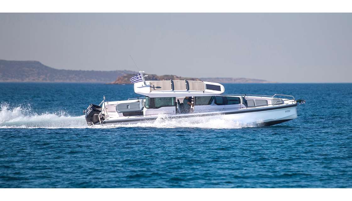 Axopar 37 XC Cross Cabin