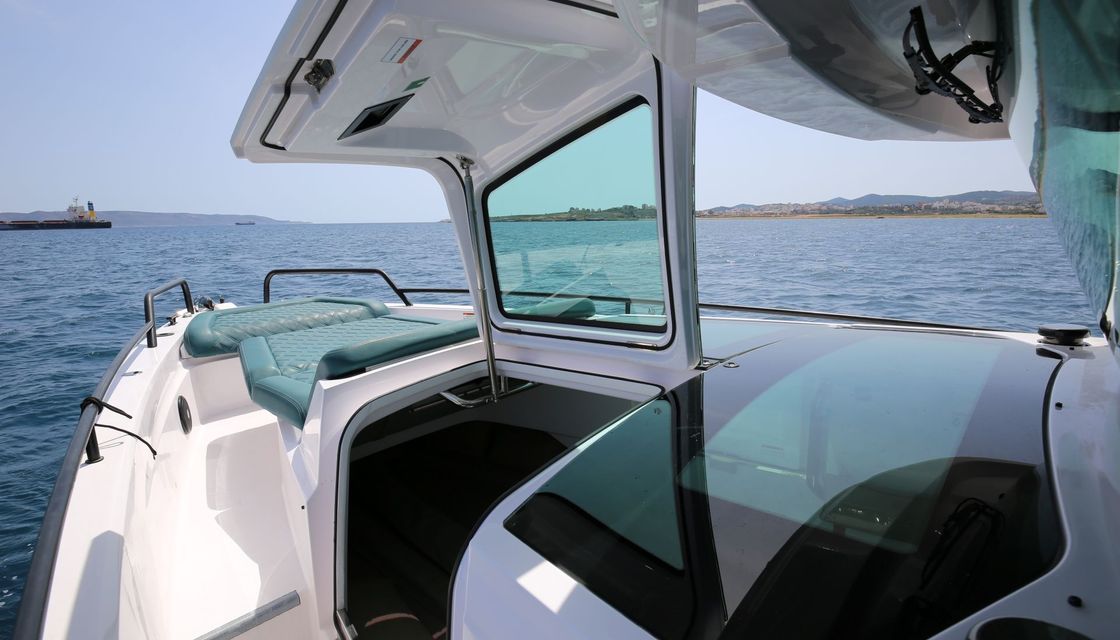 Axopar 37 XC Cross Cabin