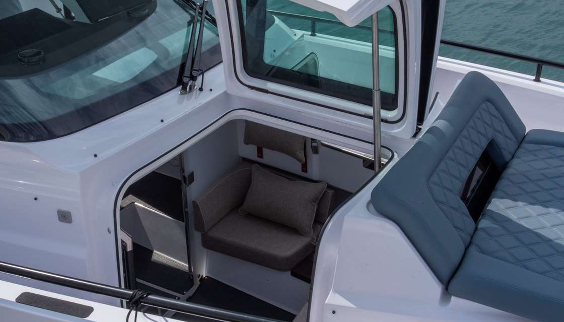 Axopar 37 XC Cross Cabin