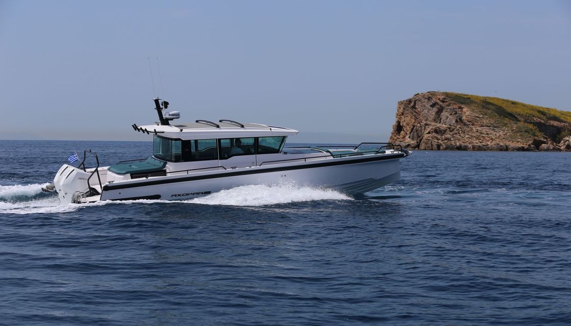 Axopar 37 XC Cross Cabin