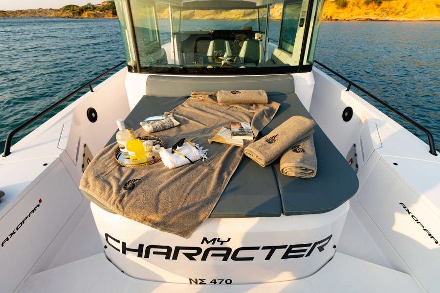 Axopar 37 XC Cross Cabin