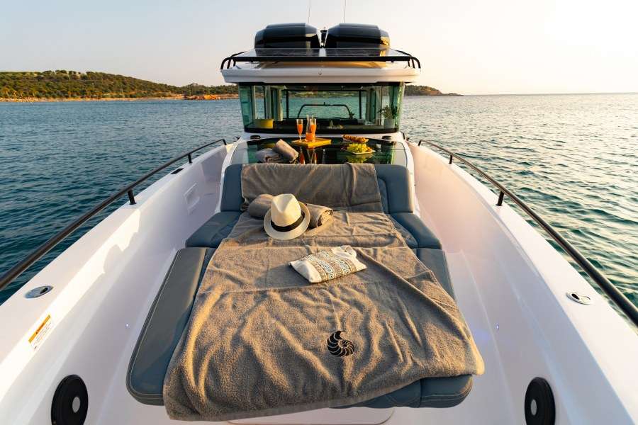 Axopar 37 XC Cross Cabin