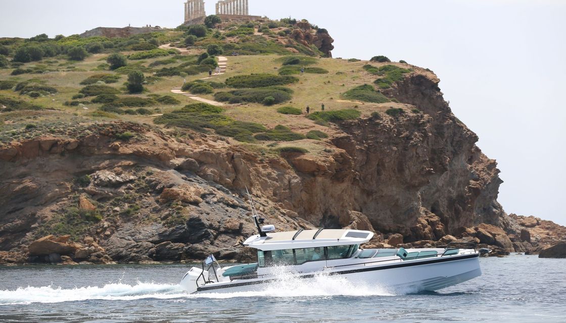 Axopar 37 XC Cross Cabin