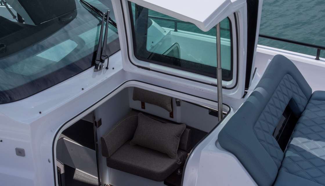 Axopar 37 XC Cross Cabin