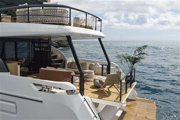 azimut 82 F