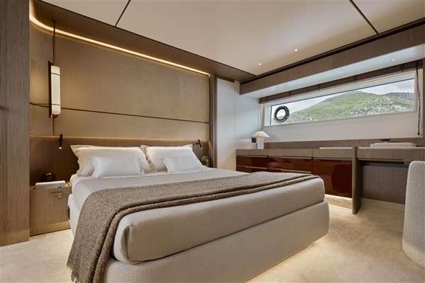 azimut 82 F