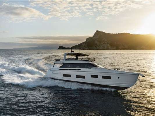 azimut 82 F
