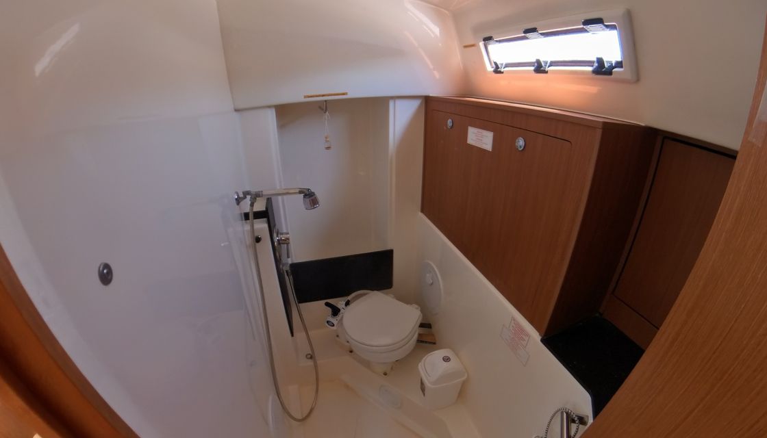 План яхты Bavaria 32 Cruiser