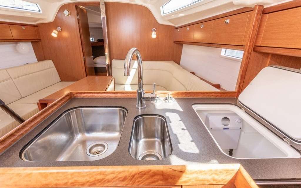 Bavaria 37